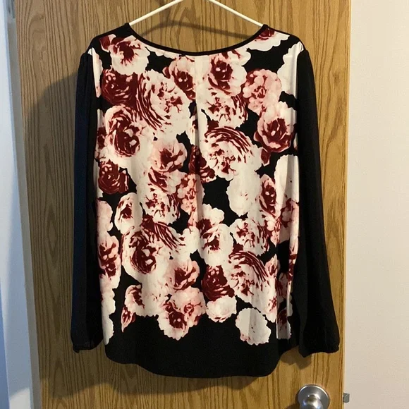 Flowered blouse - Picture 2 of 2